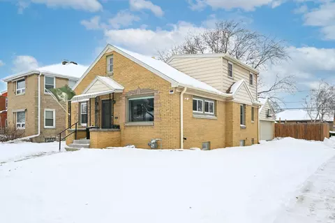 8202 W W Ctr, Milwaukee, WI 53222