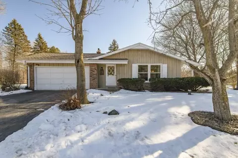 s58w25347 Crest, Waukesha, WI 53189