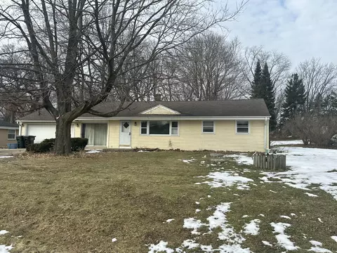 5235 S Oakridge, New Berlin, WI 53146
