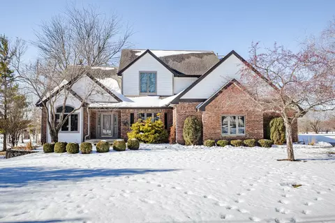 1420 Country Clb, Watertown, WI 53098