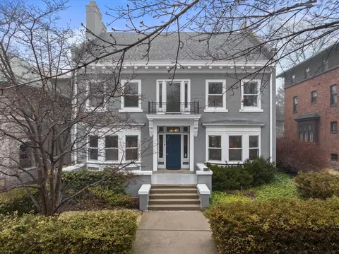 2237 N N Lk, Milwaukee, WI 53202