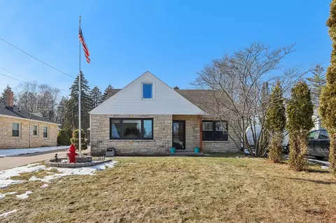 233 N Dries, Saukville, WI 53080