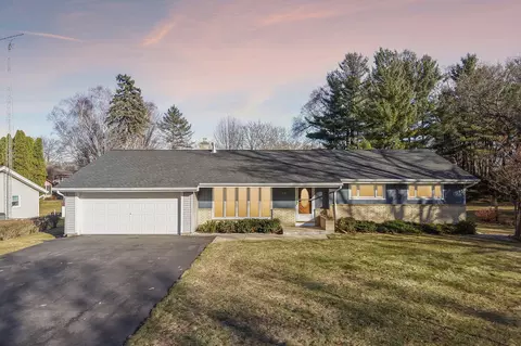 1018 S S Fry, Lake Mills, WI 53551