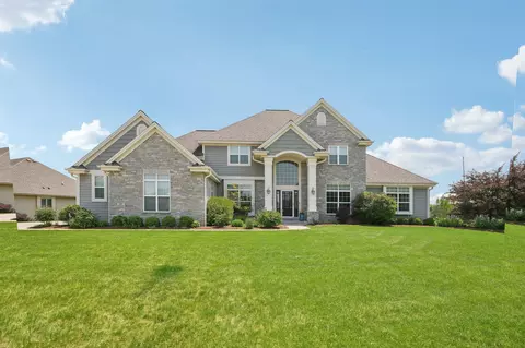 n49w18765 Emerald Hls, Menomonee Falls, WI 53051