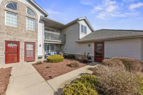 1055 Quinlan #C, Pewaukee, WI 53072