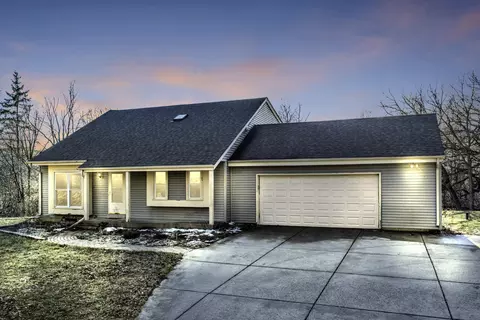 w313s6637 Spring, Mukwonago, WI 53149