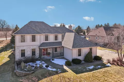 6435 W River Pointe, Franklin, WI 53132
