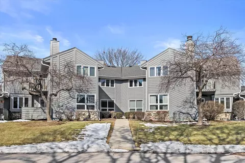 15634 W W Brk, New Berlin, WI 53151