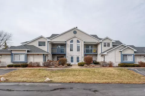 w240n2532 E Parkway Mdw #5, Pewaukee, WI 53072