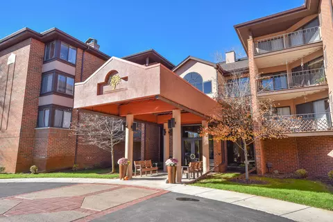 1600 W Green Tree #302, Glendale, WI 53209