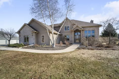 3219 Old Hickory, West Bend, WI 53095