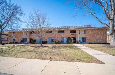 11927 W Appleton #24, Milwaukee, WI 53224