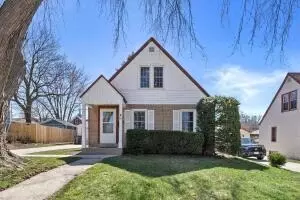 113 Coolidge, Waukesha, WI 53186