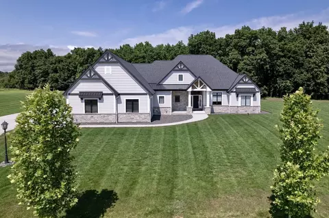 3750 W Pine Vw, Mequon, WI 53097