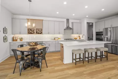 n28w25285 Parkway Rdg #C, Pewaukee, WI 53072