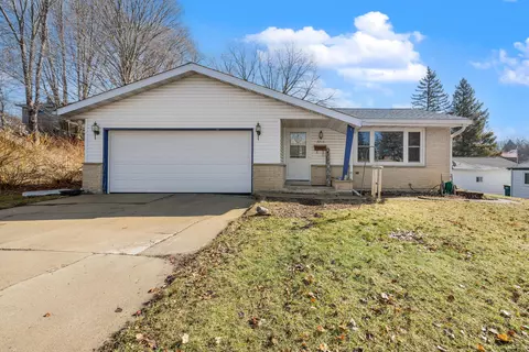 2213 Parkfield, West Bend, WI 53090