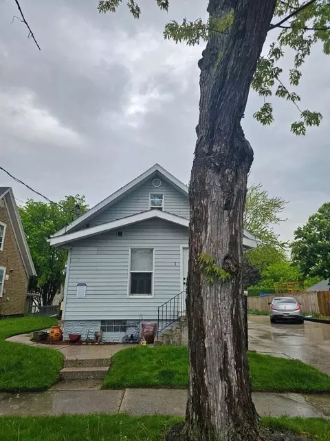 1620 Madison, Manitowoc, WI 54220