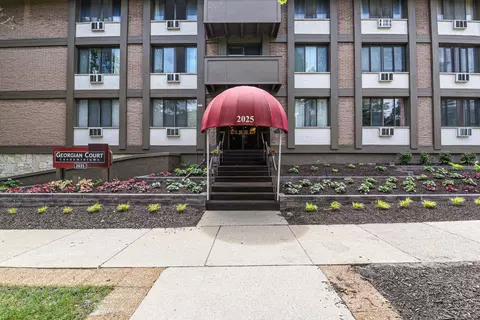 2025 E Greenwich #219, Milwaukee, WI 53211