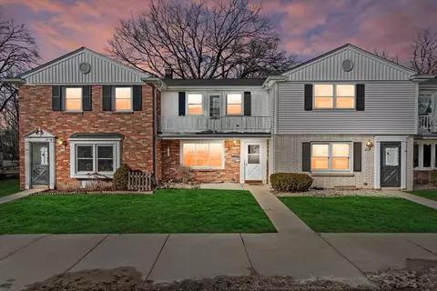 4958 W Colonial, Greenfield, WI 53220