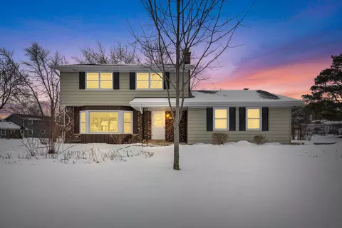7953 Chapel Hl, Franklin, WI 53132