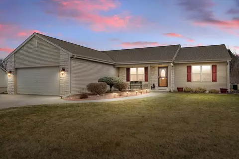 3228 Sherman Parc, Jackson, WI 53037
