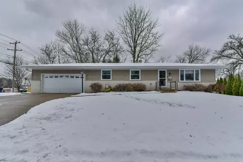 1370 S 122nd, West Allis, WI 53214