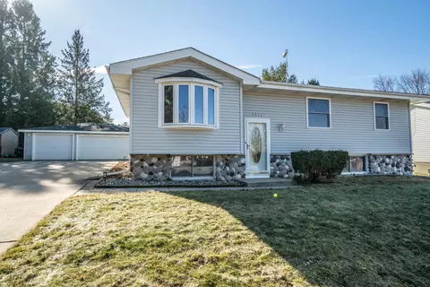 1511 Roosevelt, West Bend, WI 53090