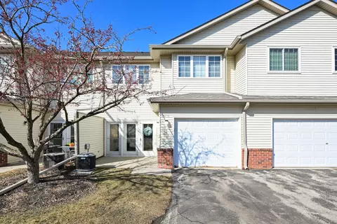 2418 Fox Riv #I, Waukesha, WI 53189