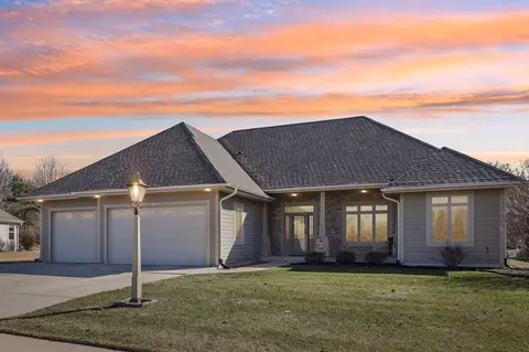 987 Prairieview, Oconomowoc, WI 53066