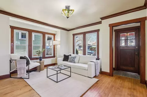 817 E Otjen, Milwaukee, WI 53207