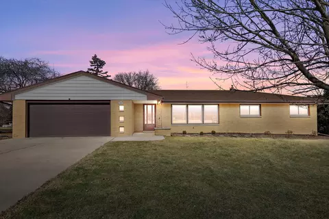 n77w14914 Menomonee Mnr, Menomonee Falls, WI 53051