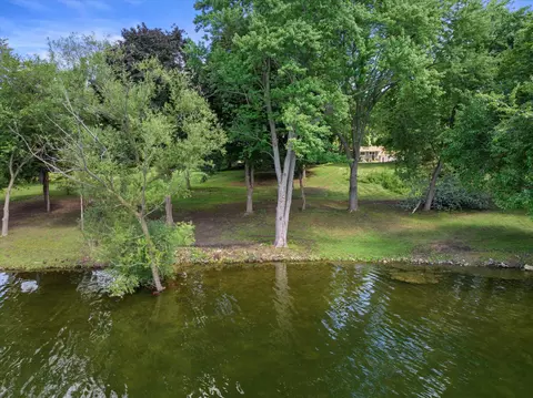 w343n6205 S Bayview #LT 2, Oconomowoc, WI 53066