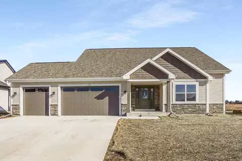 1364 Periwinkle, Oconomowoc, WI 53066