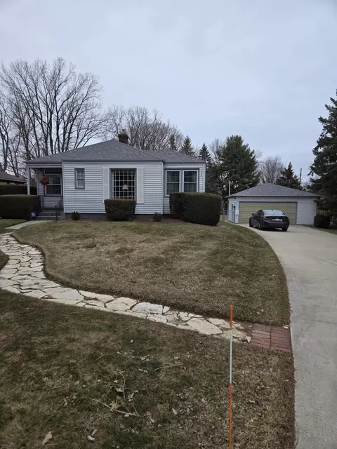 520 4 Mile, Wind Point, WI 53402