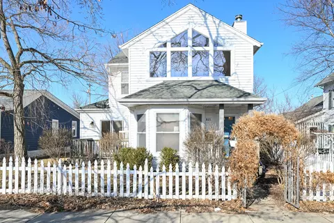 821 Wisconsin, Lake Geneva, WI 53147