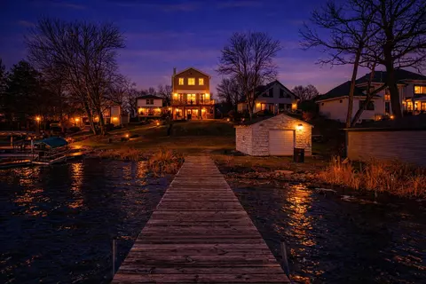 29149 White Oak, Waterford, WI 53185