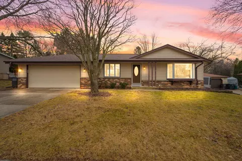 1525 River Highlands, Oconomowoc, WI 53066