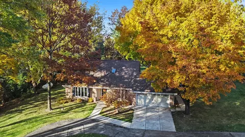 s4w32766 Government Hl, Delafield, WI 53018