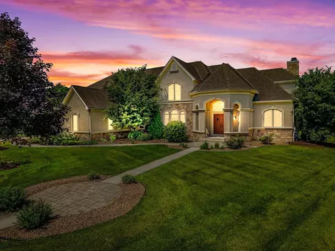 1252 Mary Hl, Hartland, WI 53029