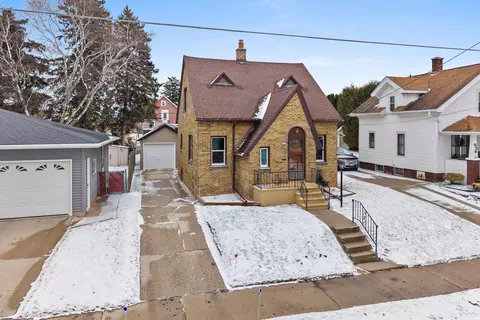 625 S 27th, Manitowoc, WI 54220