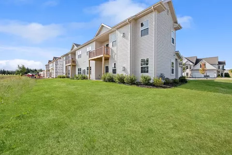 1874 Woodland #433-3, Slinger, WI 53086
