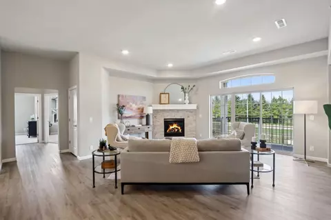 2836 Fox Lk #201 / 04, Waukesha, WI 53189