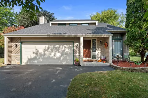 207 Parkview, Pewaukee, WI 53072