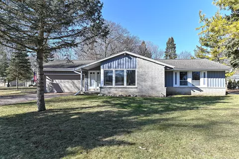 2000 S Woodlawn, New Berlin, WI 53146