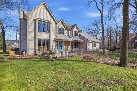 2100 S Cherrywood, New Berlin, WI 53151