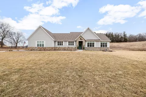 1990 Paradise, Trenton, WI 53095