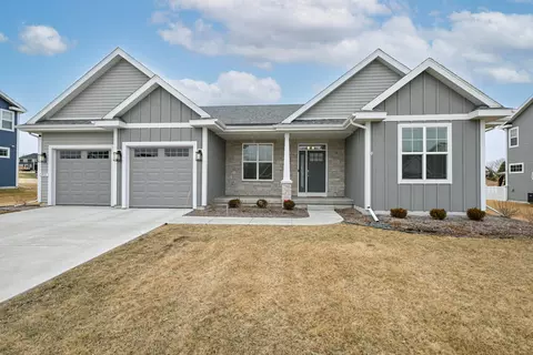 8020 W Preserve, Mequon, WI 53097