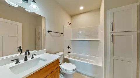 Bath - 726 E Reinel, Jefferson, WI 53549 photo 9 of 11