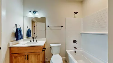 Bath - 726 E Reinel, Jefferson, WI 53549 photo 10 of 11