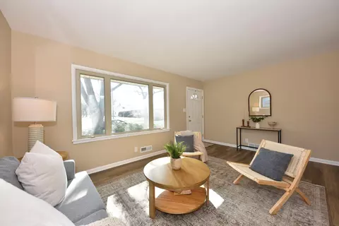 7852 W Hope, Milwaukee, WI 53222